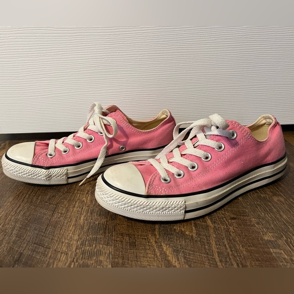 Pink Converse - Picture 2 of 5